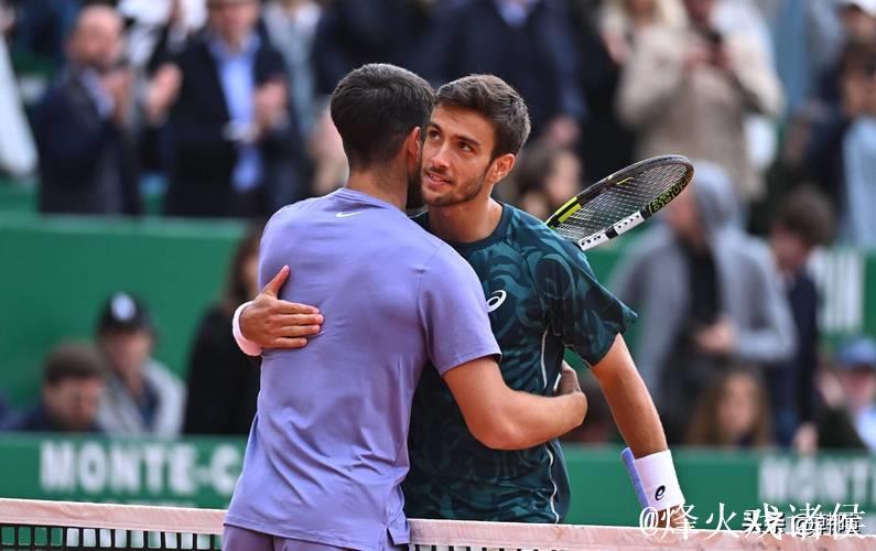 阿尔卡拉斯2-1逆转弗里茨 取得总决赛小组赛两连胜